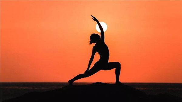 半岛·综合体育瑜伽初学者要知道的瑜伽常识(这8点瑜伽常识你应该了解)(图2)